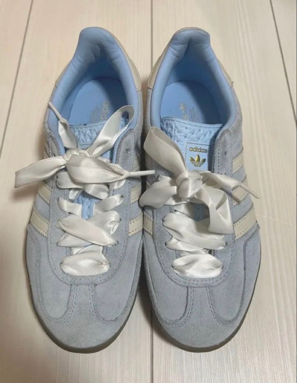 アディダス ウィメンズ ガゼル インドア "クリアスカイ/オフホワイト/ガム"