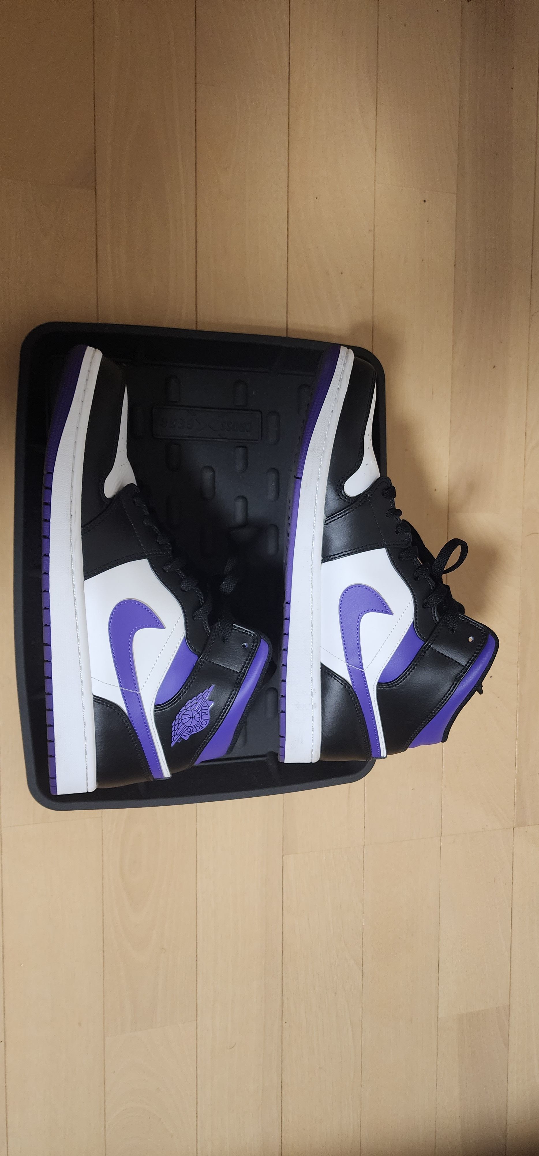 Nike Air Jordan 1 Mid "Black/Court Purple"
