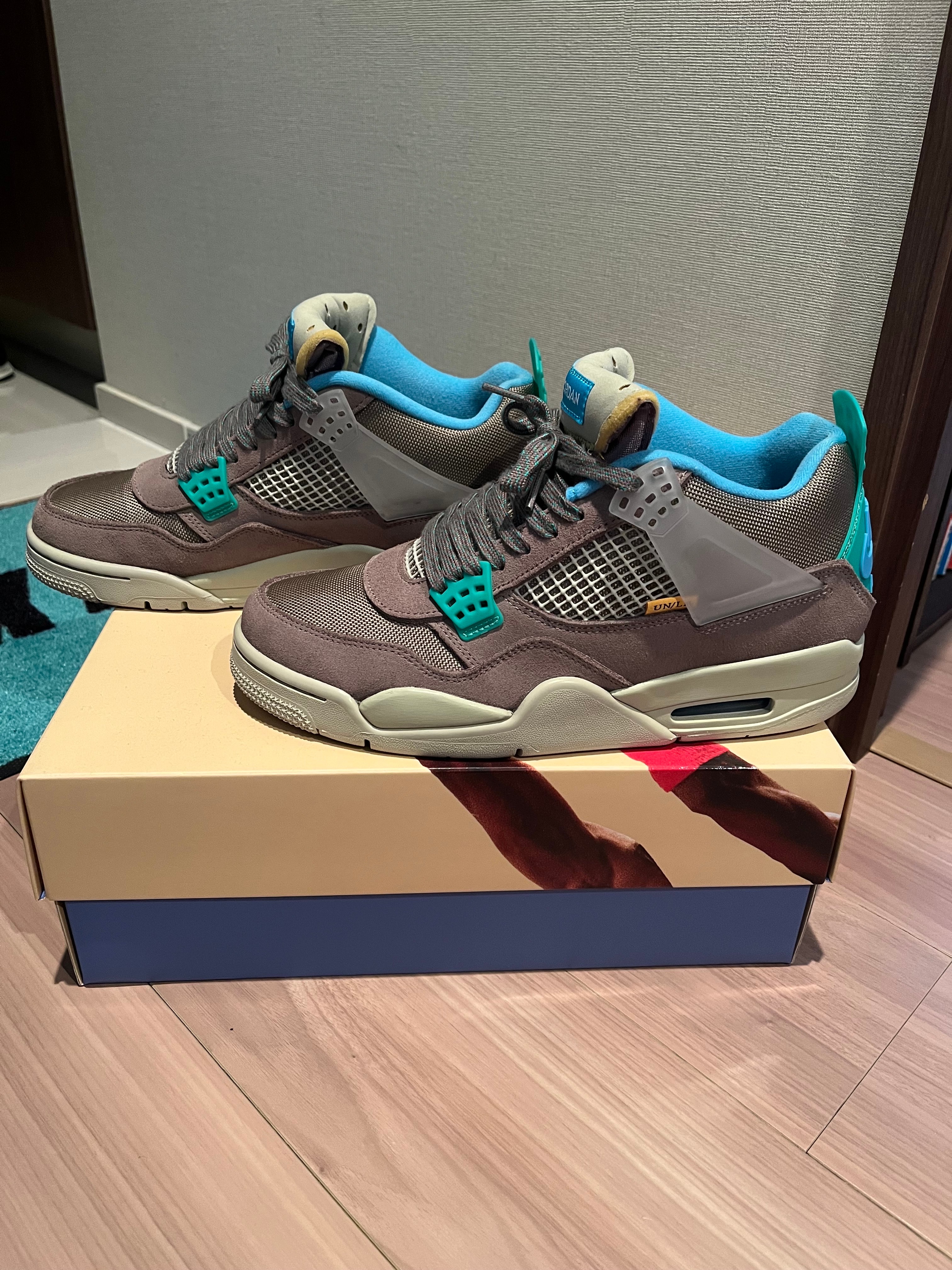 ユニオン × ナイキ エアジョーダン4 SP "トープヘイズ"