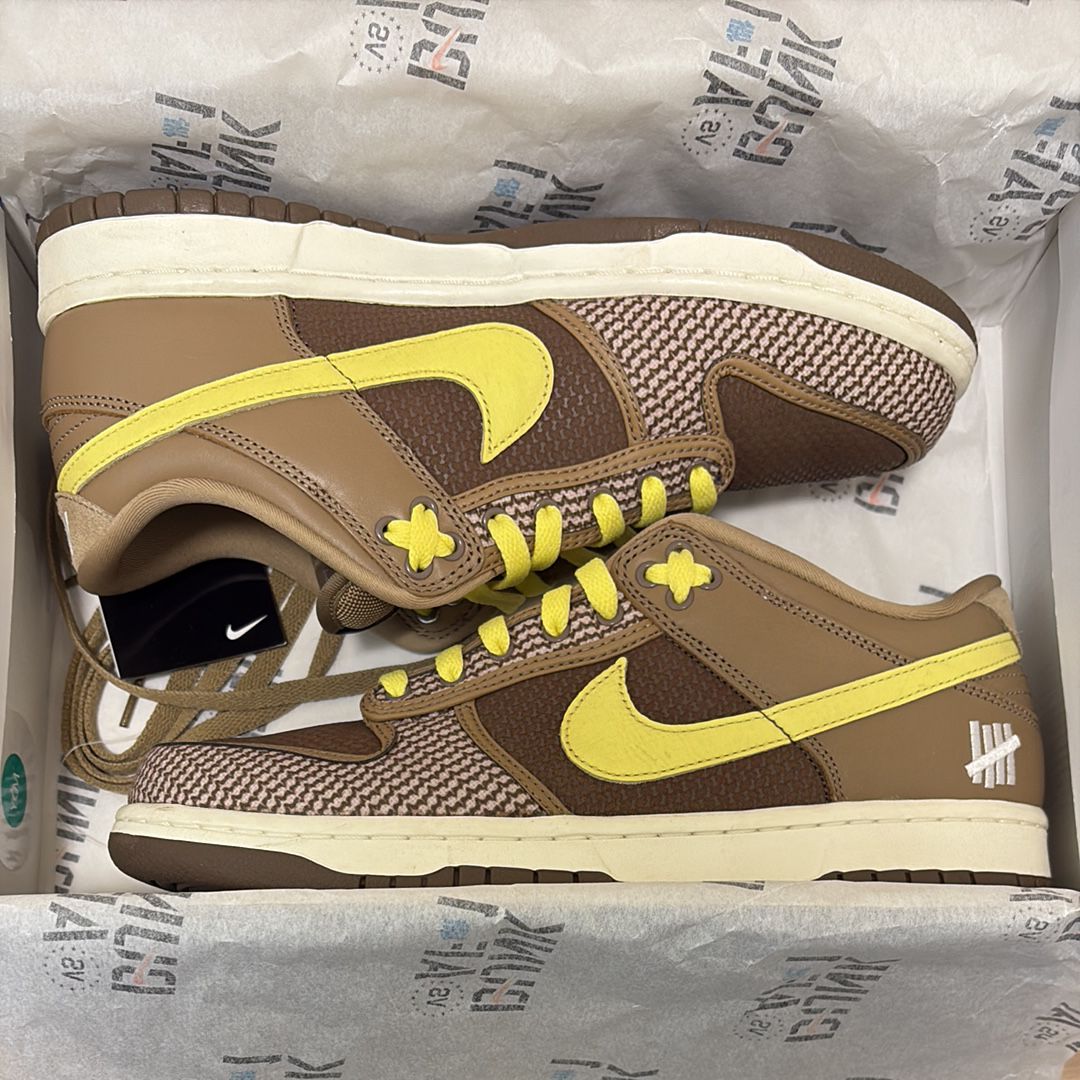 UNDEFEATED × Nike Dunk Low SP  "Canteen/Lemon Frost/Palomino"