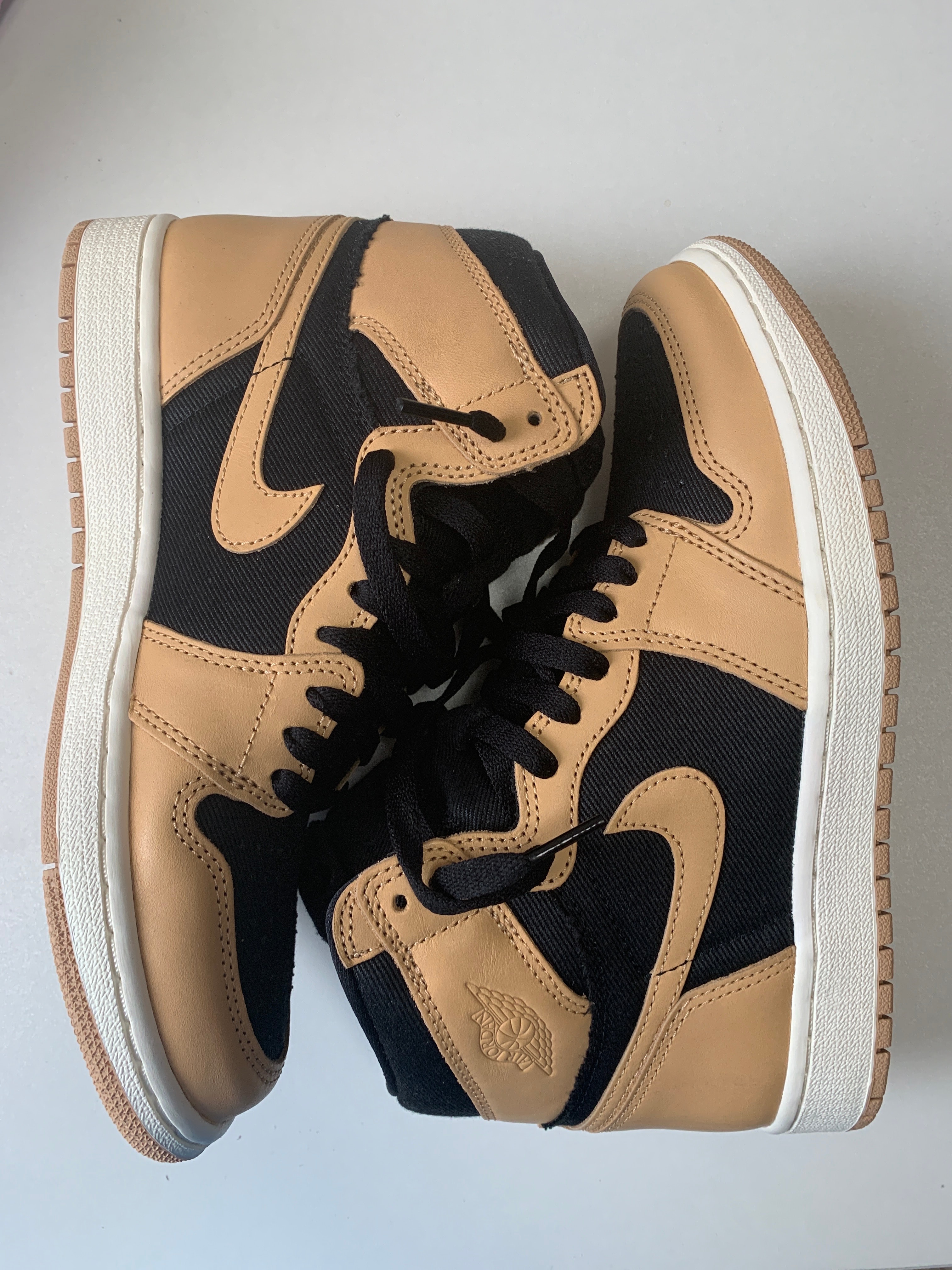 Nike Air Jordan 1 Retro High OG "Vachetta Tan"