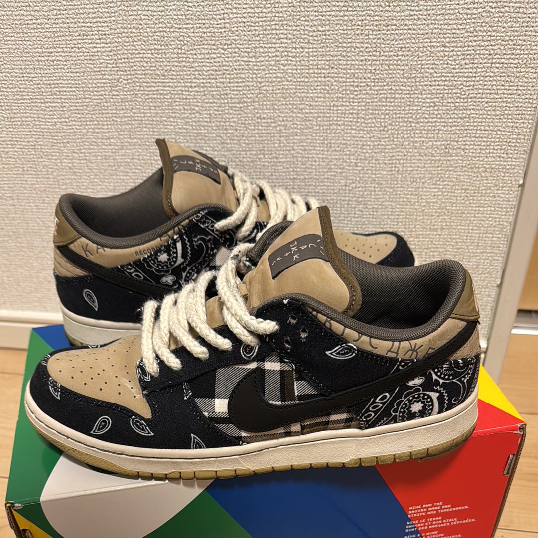 Travis Scott × Nike SB Dunk Low "Black/Parachute Beige"