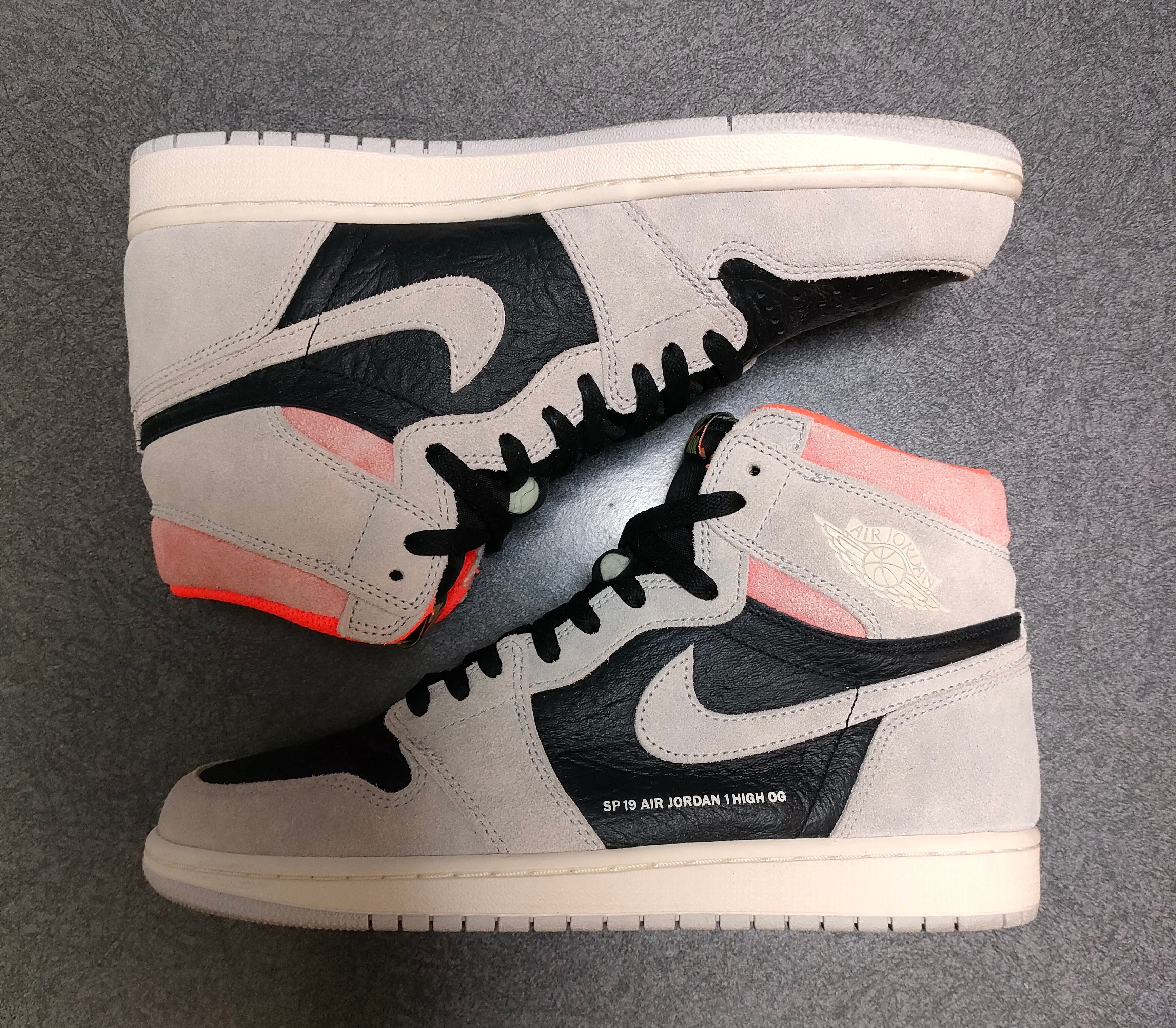 Nike Air Jordan 1 RETRO High OG "Hyper Crimson"