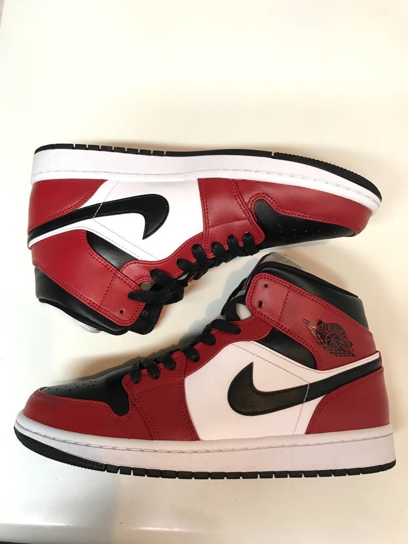 Nike Air Jordan 1 Mid "Chicago Black Toe"