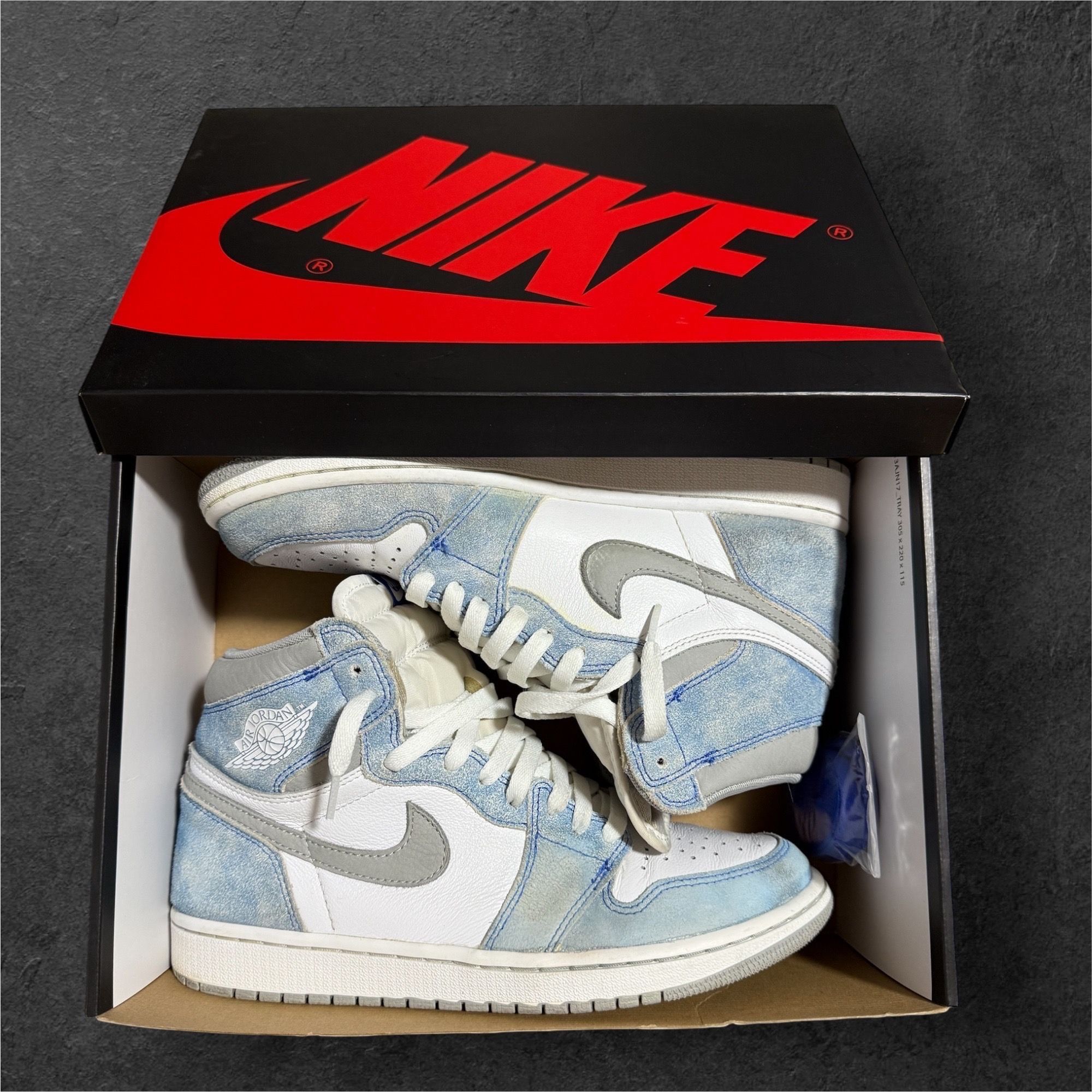 Nike Air Jordan 1 High OG "Hyper Royal"