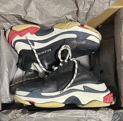 BALENCIAGA Triple S "Black/Red"