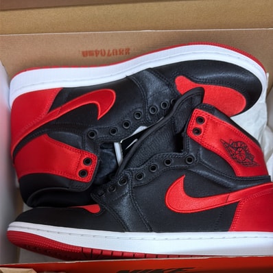 Nike Women's Air Jordan 1 Retro High OG "Satin Bred"
