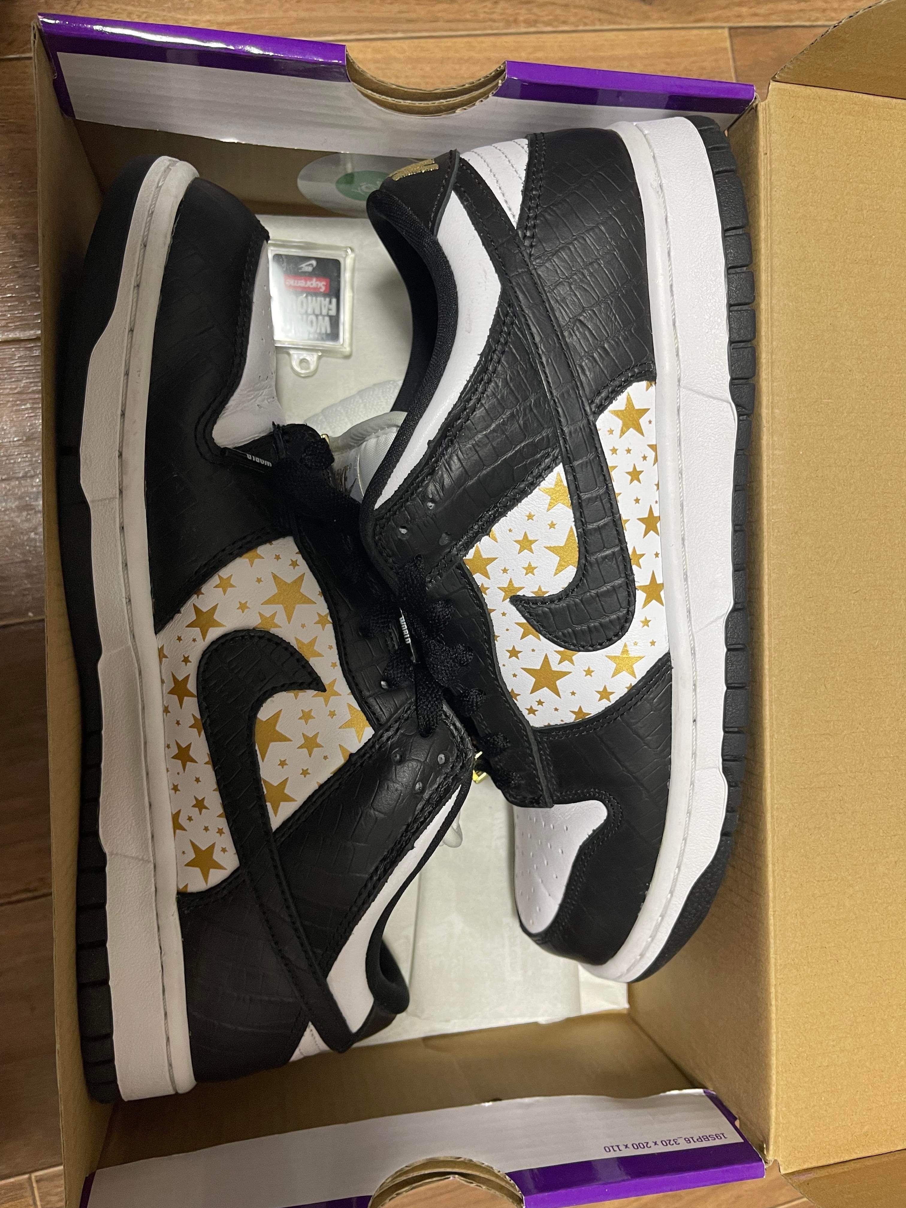 Supreme × Nike SB Dunk Low OG QS Gold Stars "White/Black"