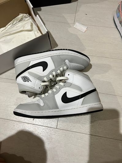 Nike Wmns Air Jordan 1 Mid