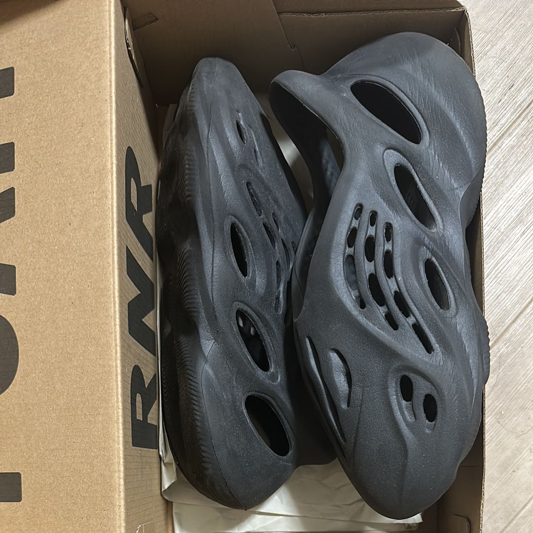 adidas YEEZY Foam Runner "Onyx"