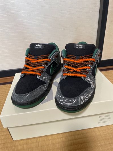 There Skateboards × Nike SB Dunk Low Pro "Anthracite and Gorge Green"