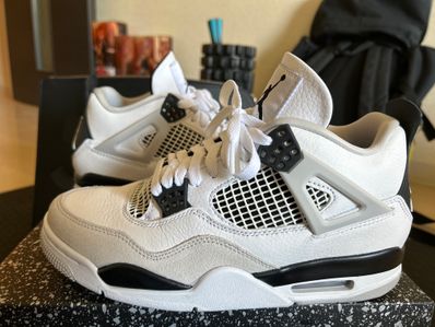 Nike Air Jordan 4 "Military Black"