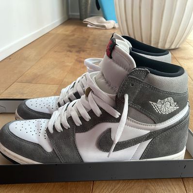Nike Air Jordan 1 Retro High OG "Black and Smoke Grey"