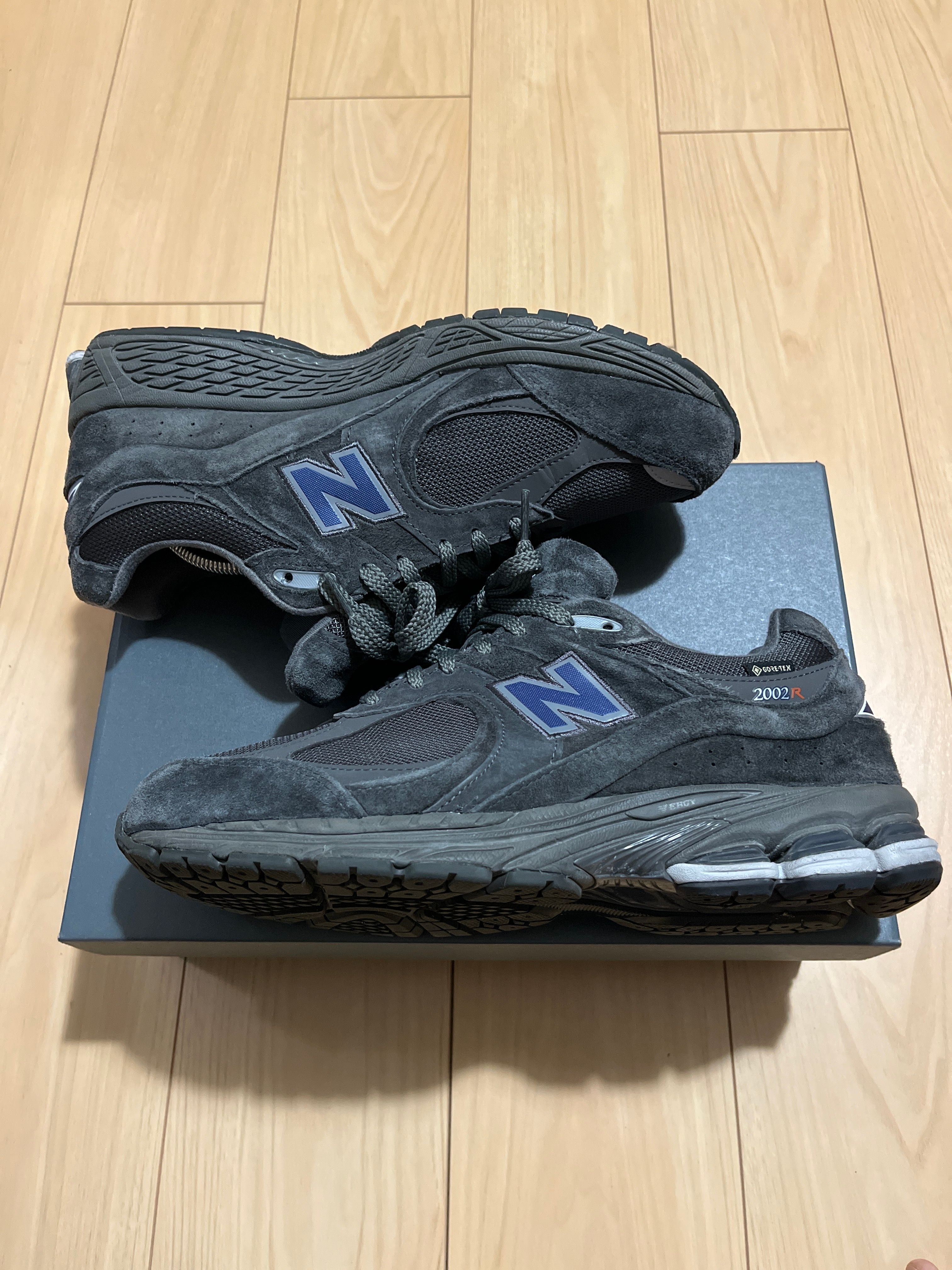 BEAMS × New Balance 2002R GORE-TEX "Charcoal"