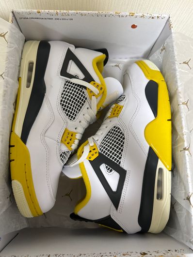 Nike Women's Air Jordan 4 Retro "Vivid Sulfur"