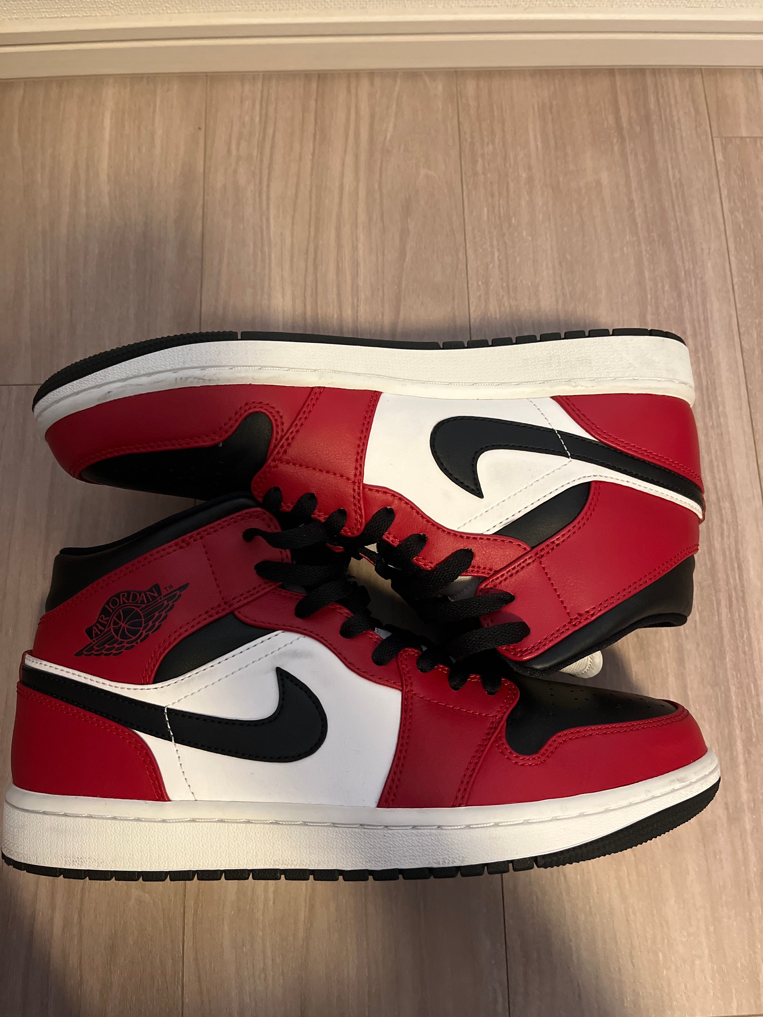 Nike Air Jordan 1 Mid "Chicago Black Toe"