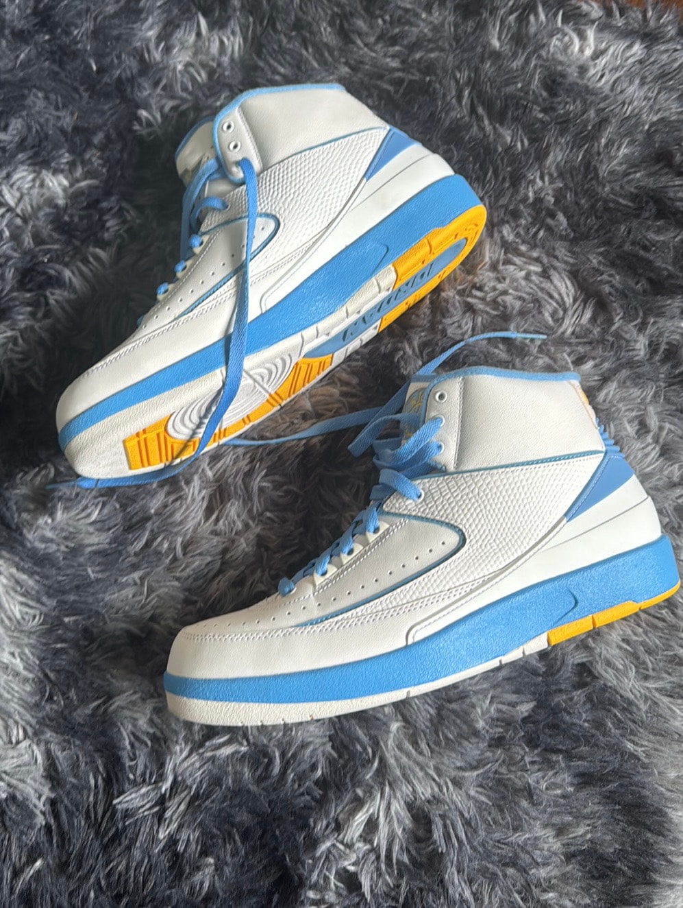 Nike Air Jordan 2 Retro Melo "White/Varsity Maize/University Blue" (2018)