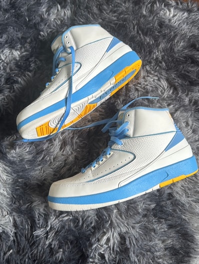Nike Air Jordan 2 Retro Melo "White/Varsity Maize/University Blue" (2018)