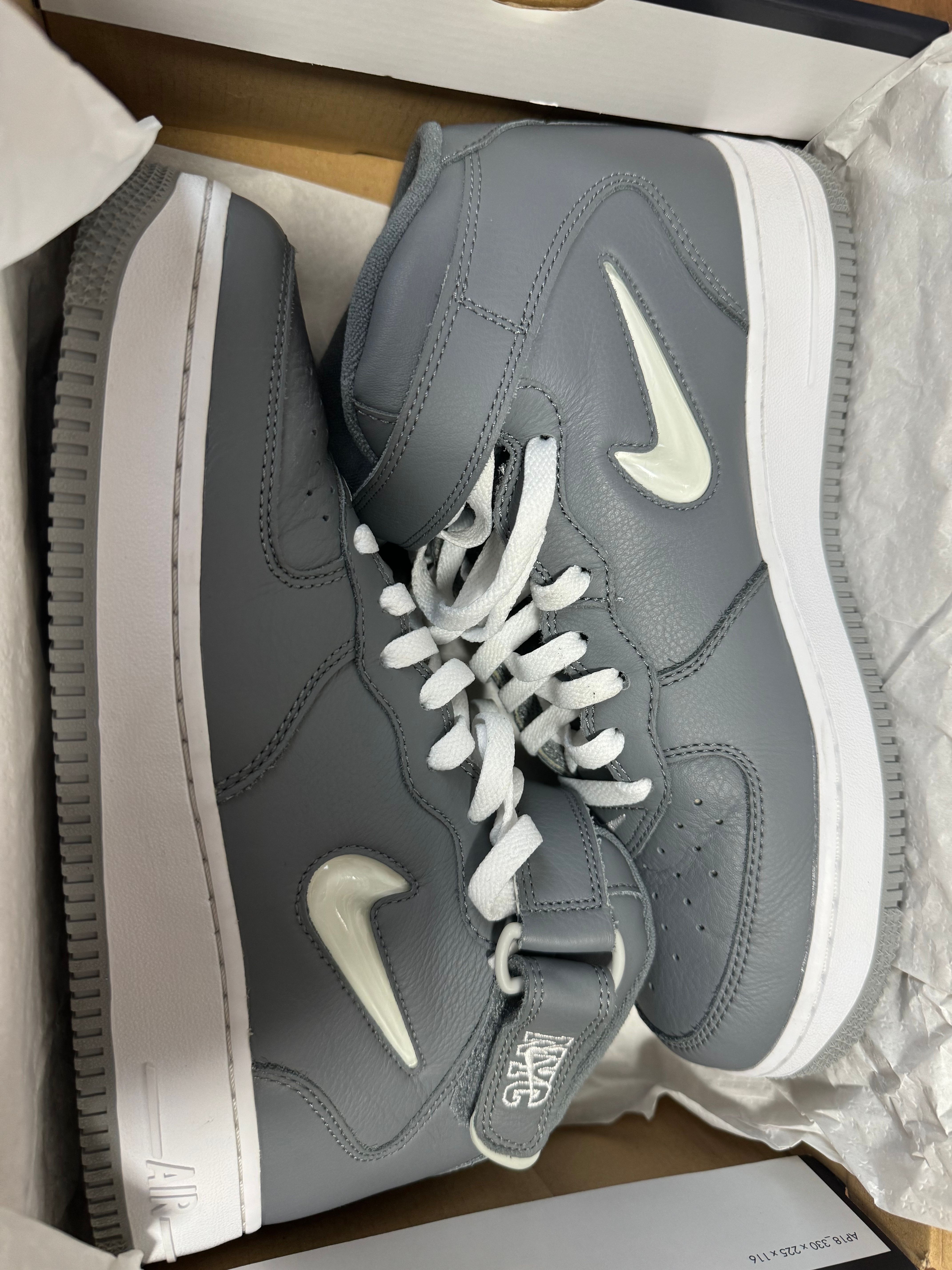 Nike Air Force 1 Mid NYC "Cool Grey"