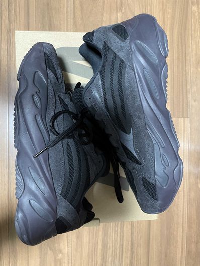 adidas YEEZY BOOST 700 V2 "Vanta"