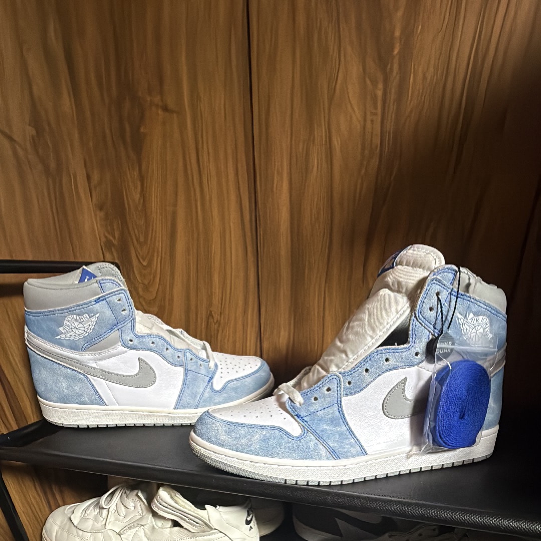 Nike Air Jordan 1 High OG "Hyper Royal"