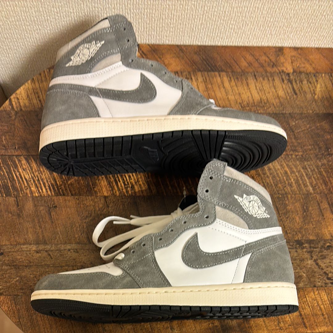 Nike Air Jordan 1 Retro High OG "Black and Smoke Grey"