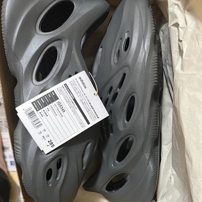 adidas YEEZY Foam Runner "Carbon"