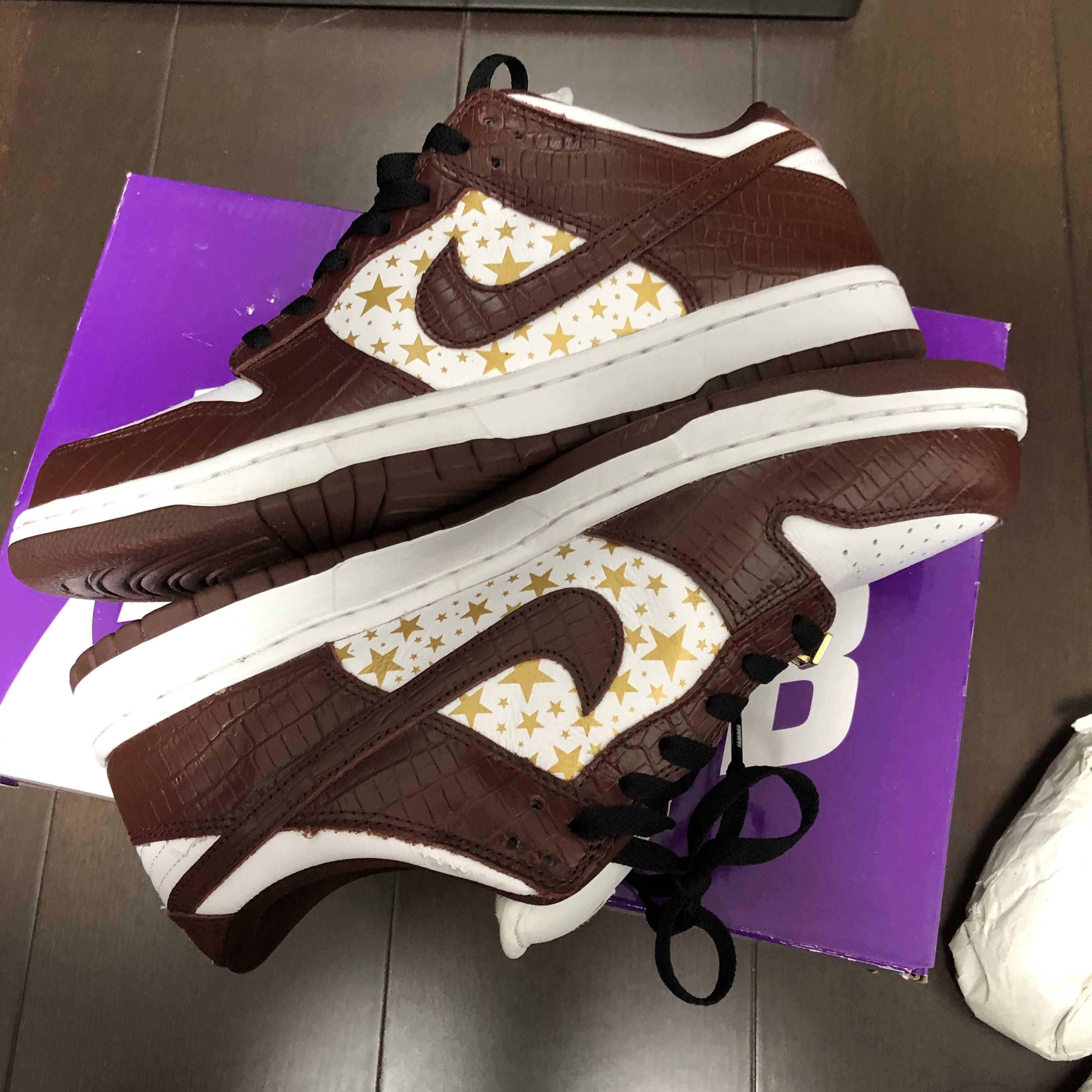 Supreme × Nike SB Dunk Low OG QS Gold Stars "White/Barkroot Brown"