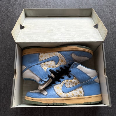 Supreme × Nike SB Dunk High "Blue Stars"