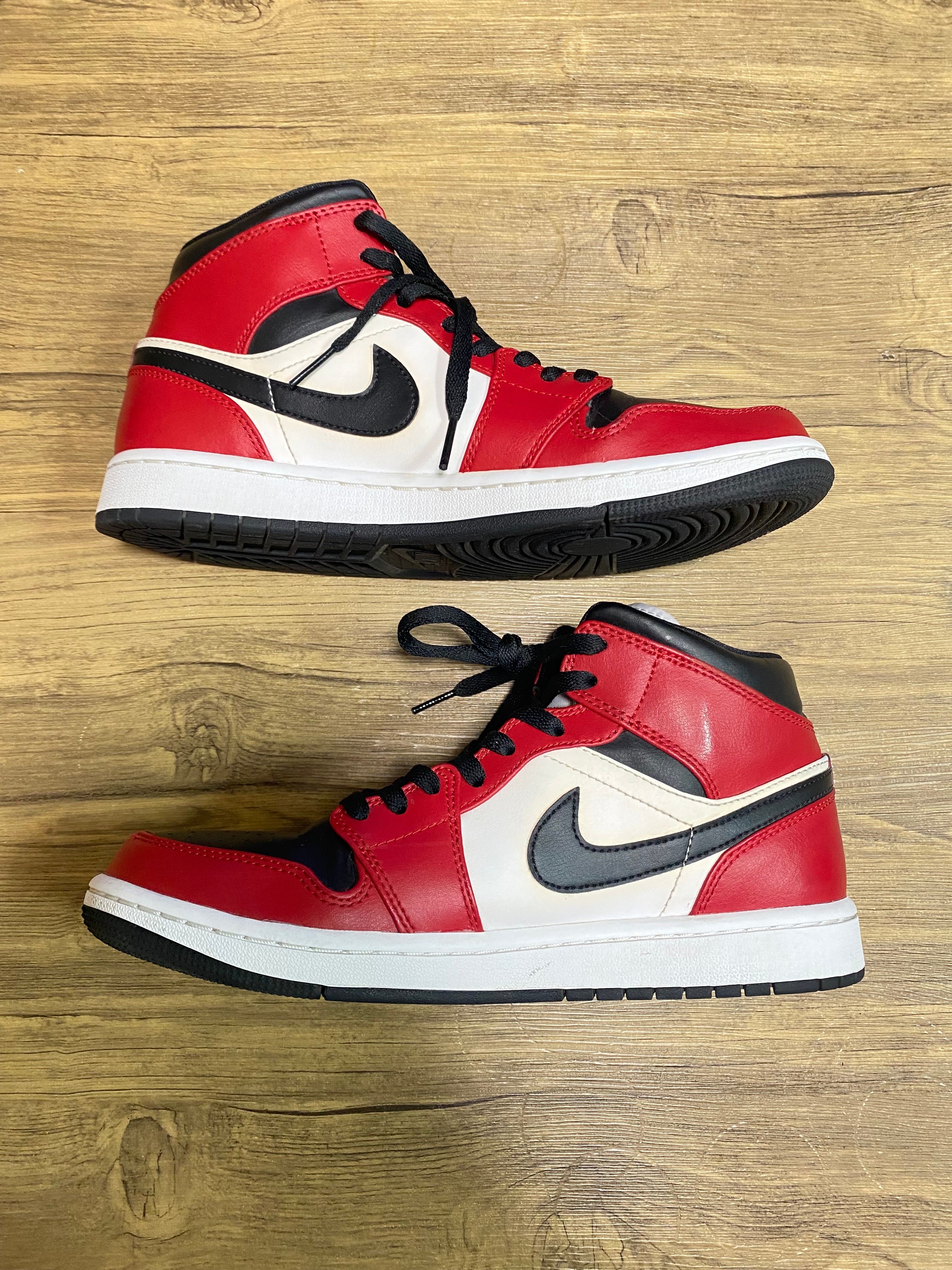 Nike Air Jordan 1 Mid "Chicago Black Toe"