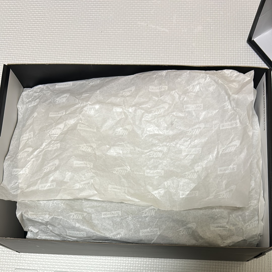 シュプリーム × ナイキ エアモアアップテンポ "ブラック"