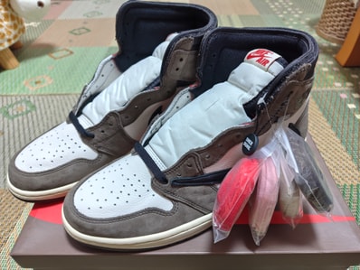 Travis Scott × Nike Air Jordan 1 Retro High OG TS SP "Sail/Dark Mocha"