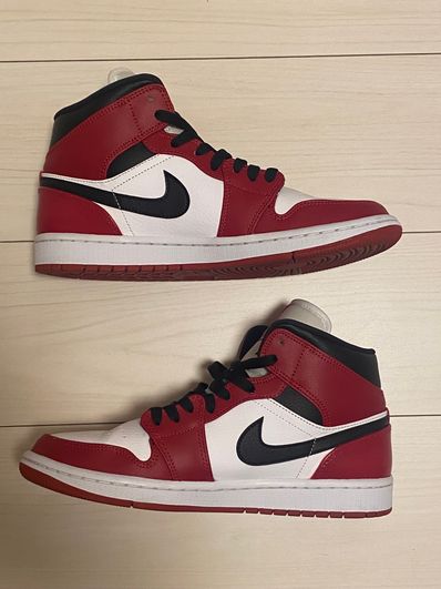 Nike Air Jordan 1 Mid "Chicago"