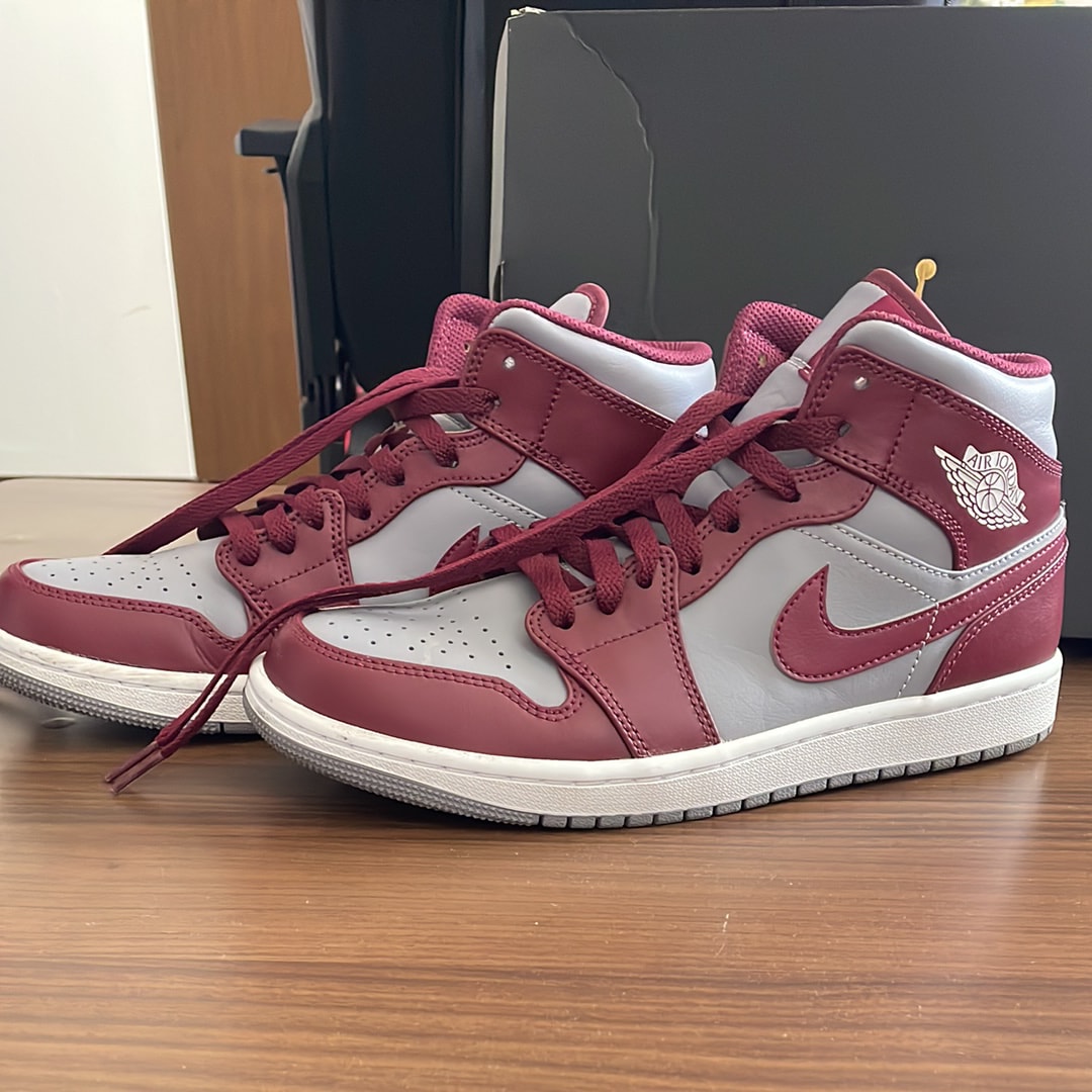 Nike Air Jordan 1 Mid "Team Red"