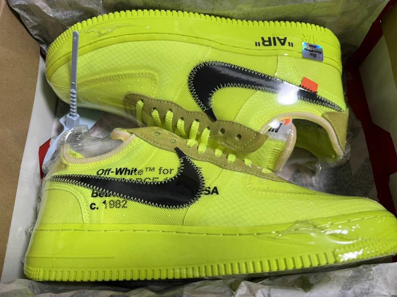 Off-White × Nike Air Force 1 Low "Volt"