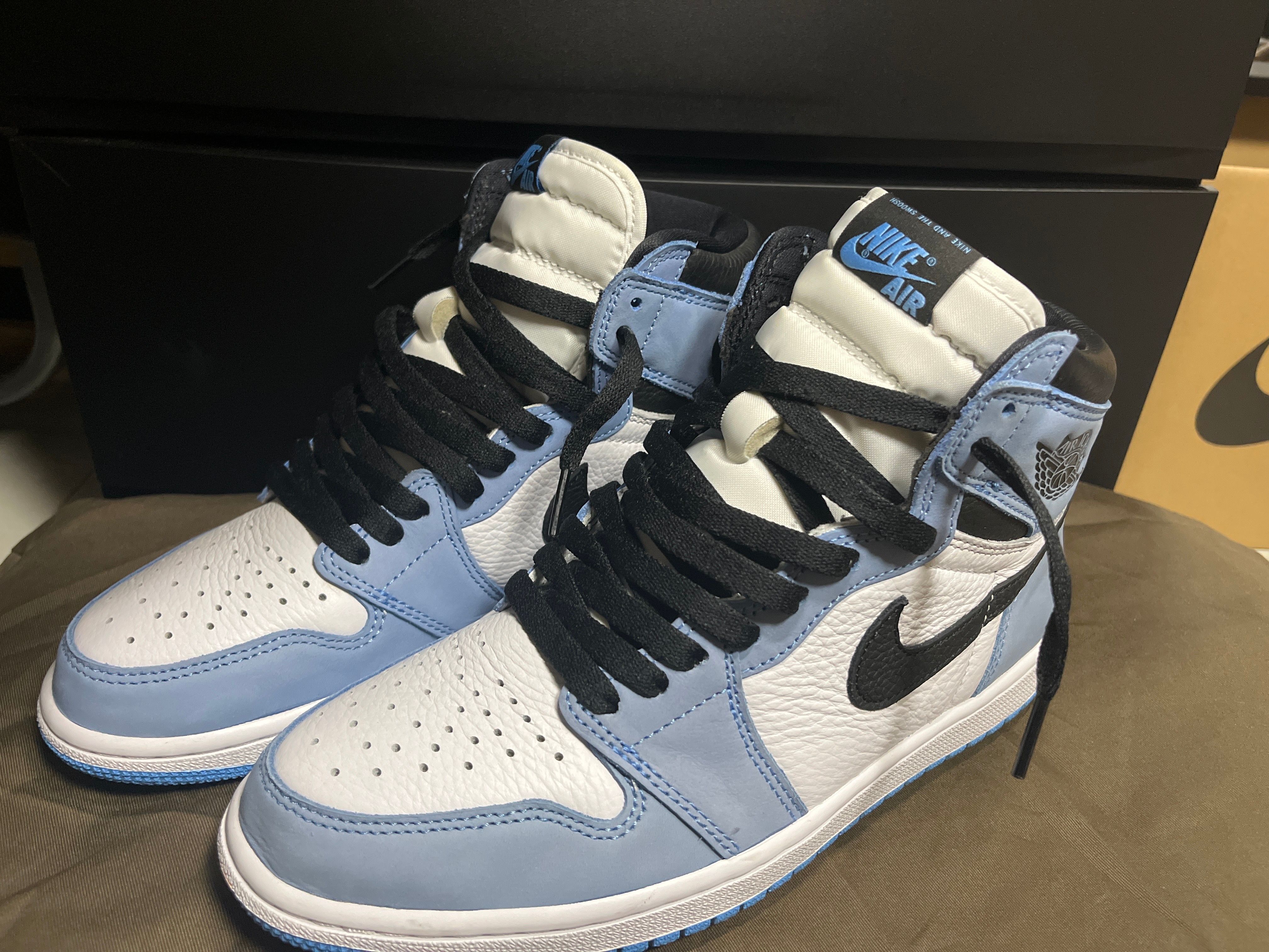 Nike Air Jordan 1 High OG "University Blue"