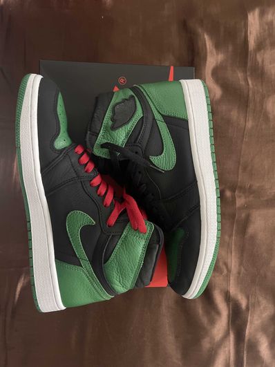 Nike Air Jordan 1 Retro High OG "Black/Pine Green" (2020)