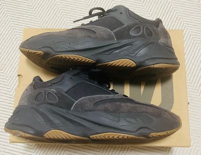 adidas YEEZY Boost 700 "Utility Black"