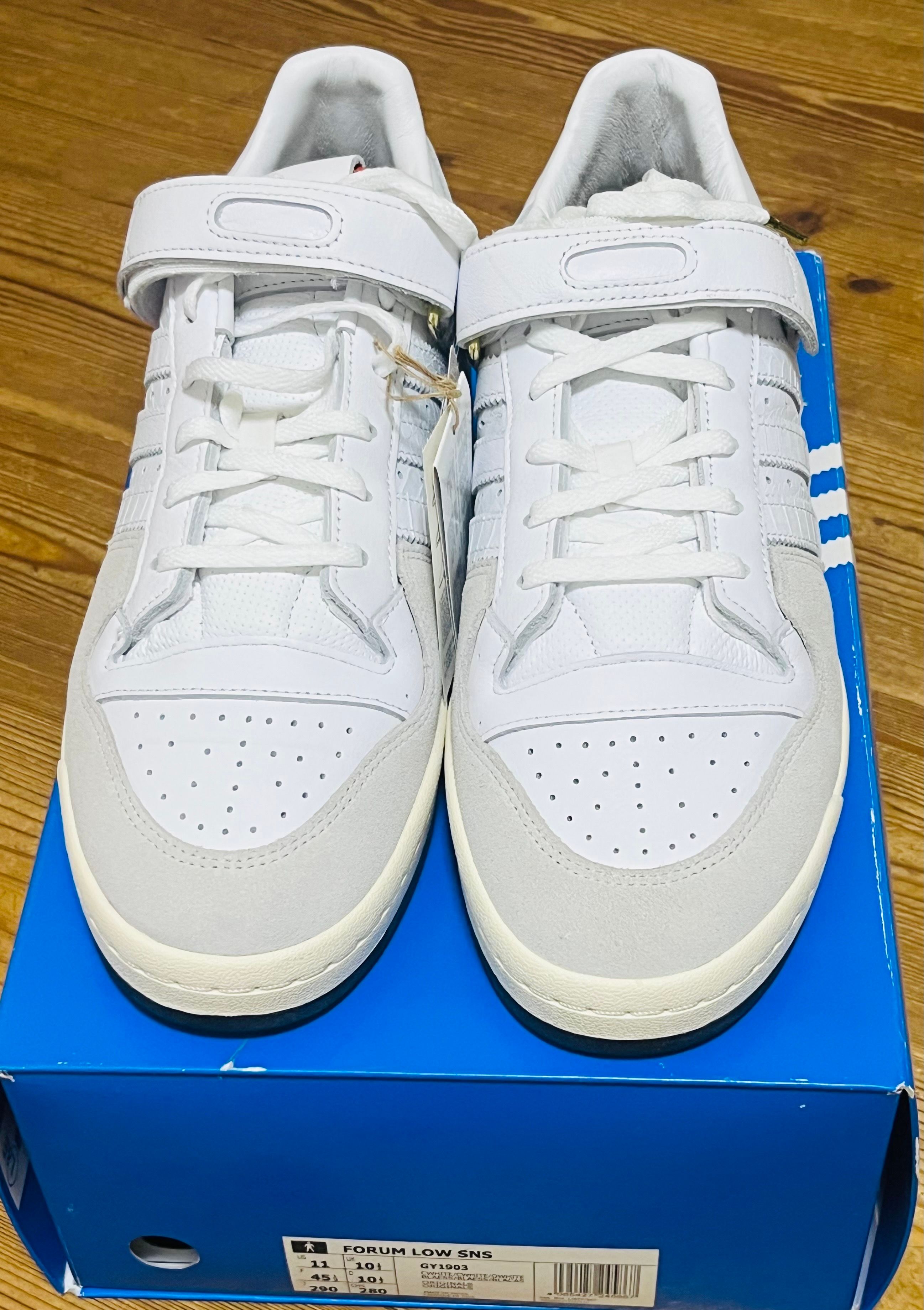 Sneakersnstuff (SNS) × adidas Forum Low "White"