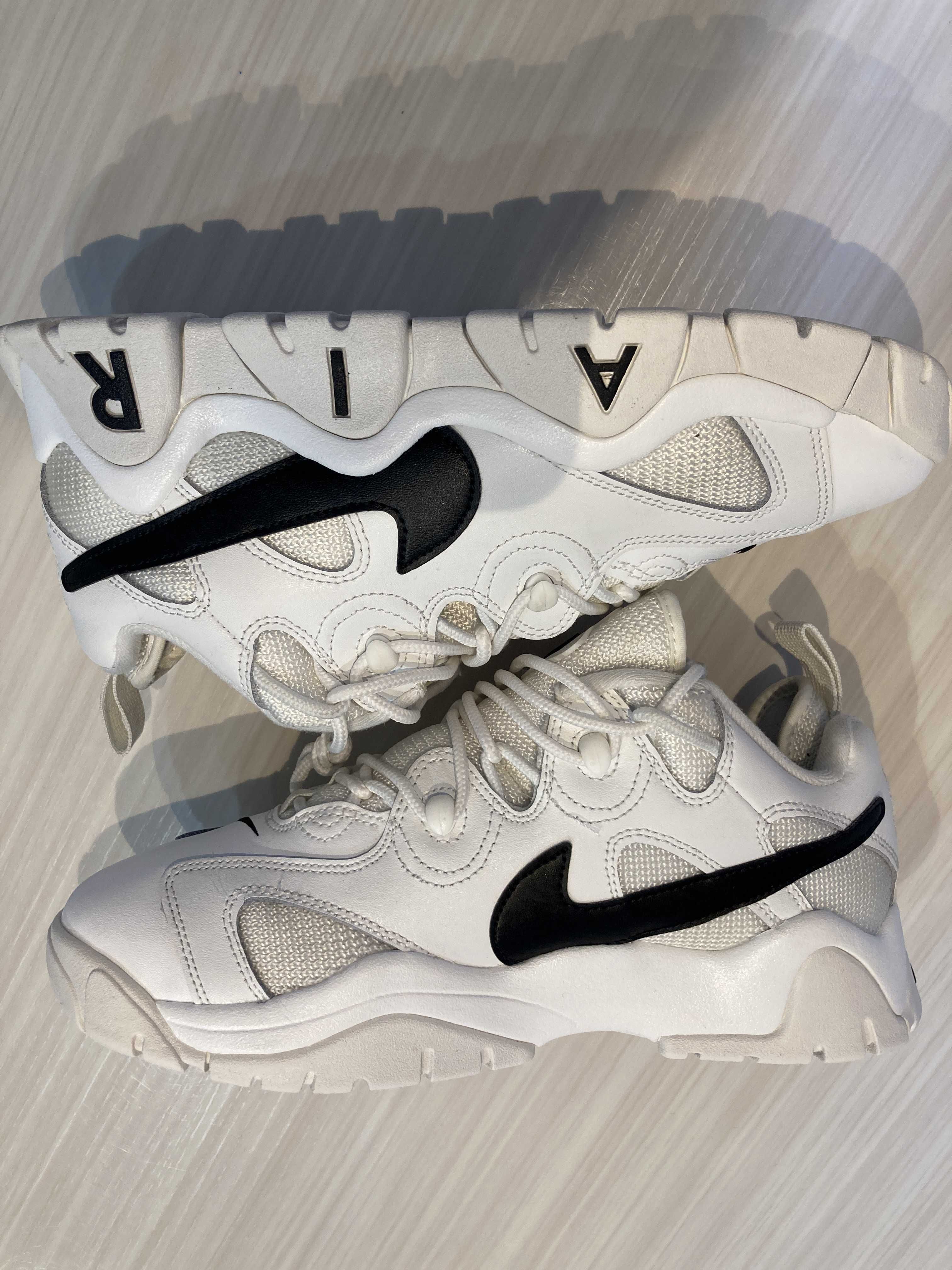 NIKE AIR BARRAGE LOW "WHITE/BLACK"