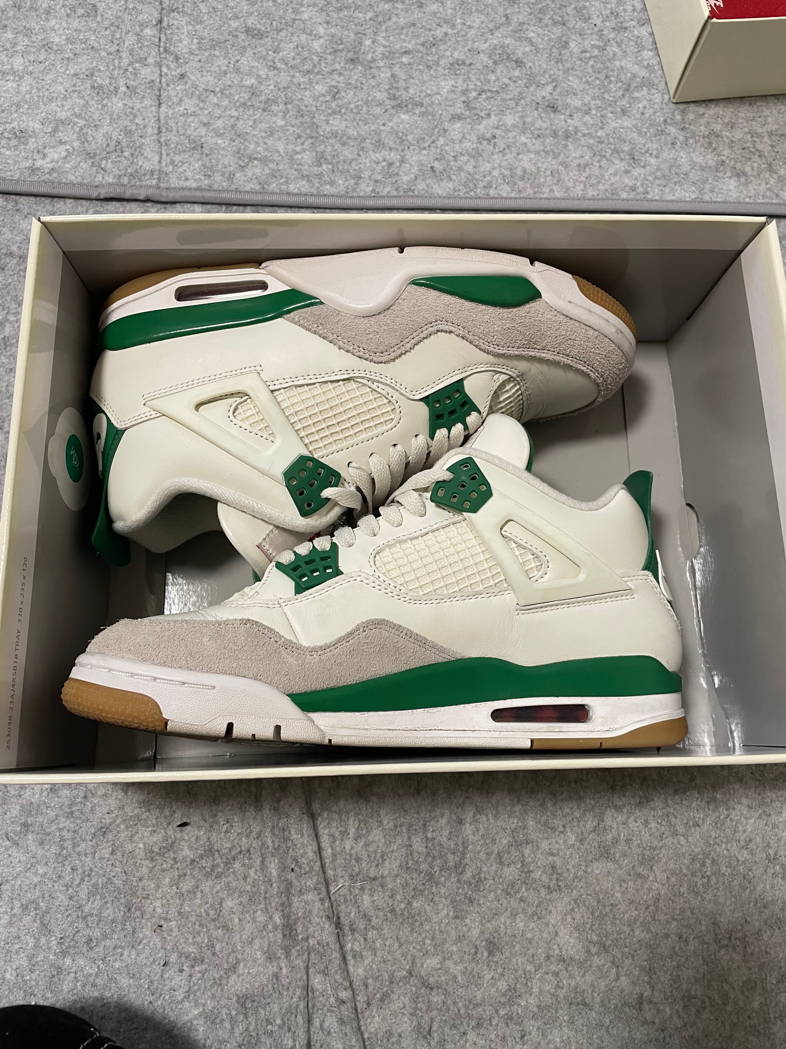 Nike SB × Air Jordan 4 Retro SP "Pine Green"
