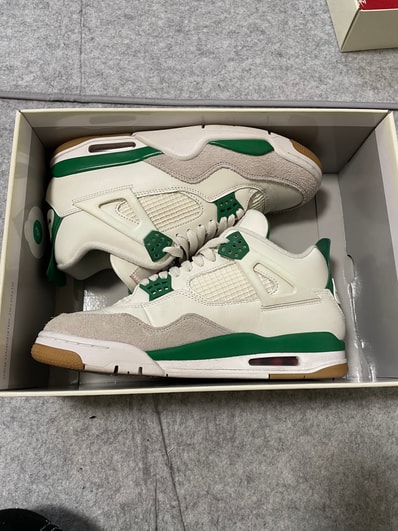 Nike SB × Air Jordan 4 Retro SP "Pine Green"