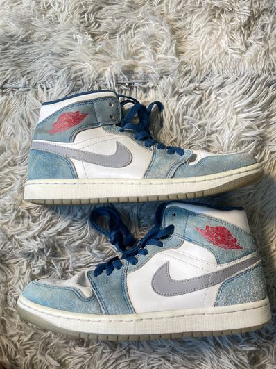 Nike Air Jordan 1 Mid SE "White/Hyper Royal/Red"