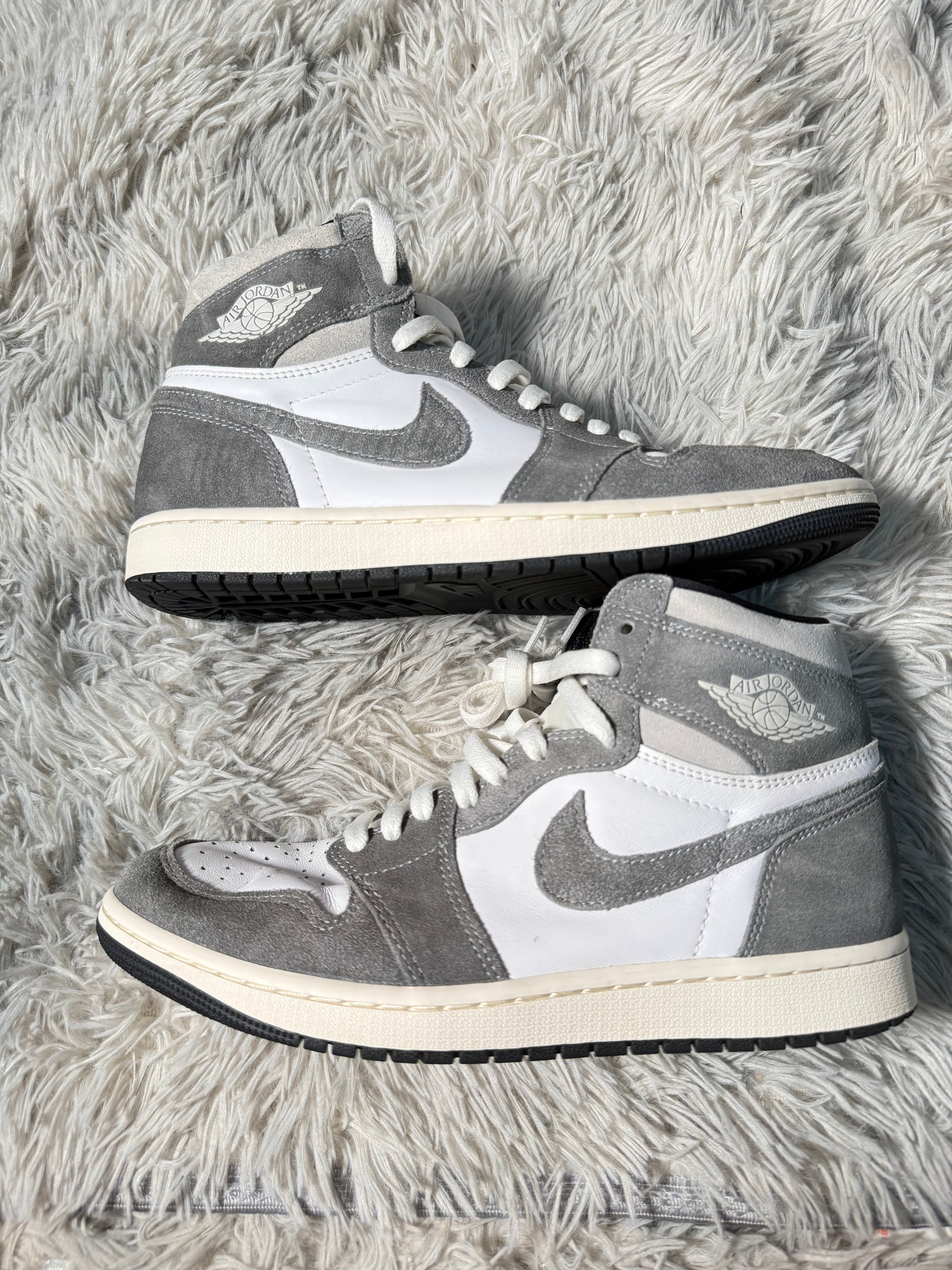 Nike Air Jordan 1 Retro High OG "Black and Smoke Grey"