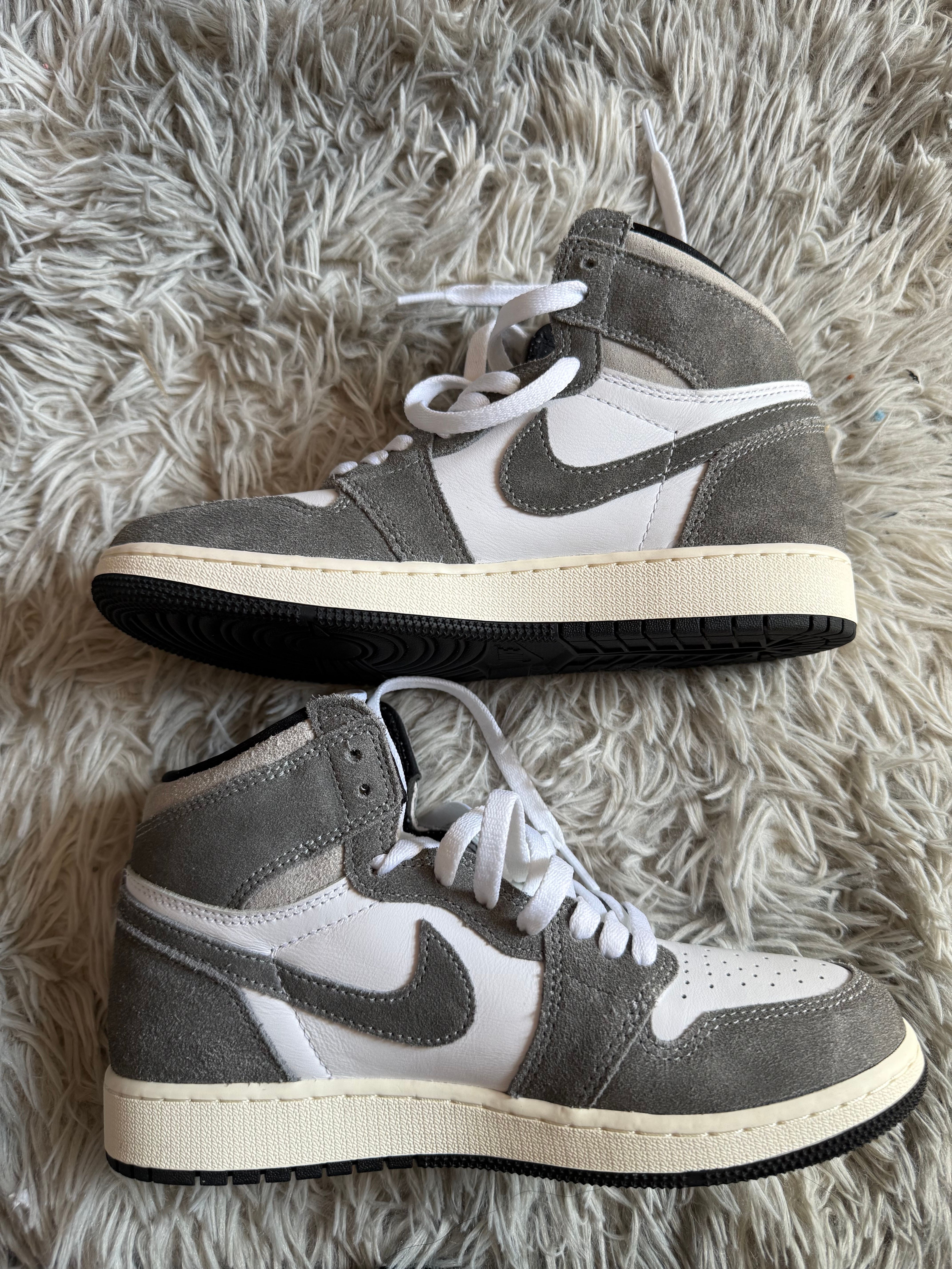 Nike GS Air Jordan 1 Retro High OG "Black and Smoke Grey"