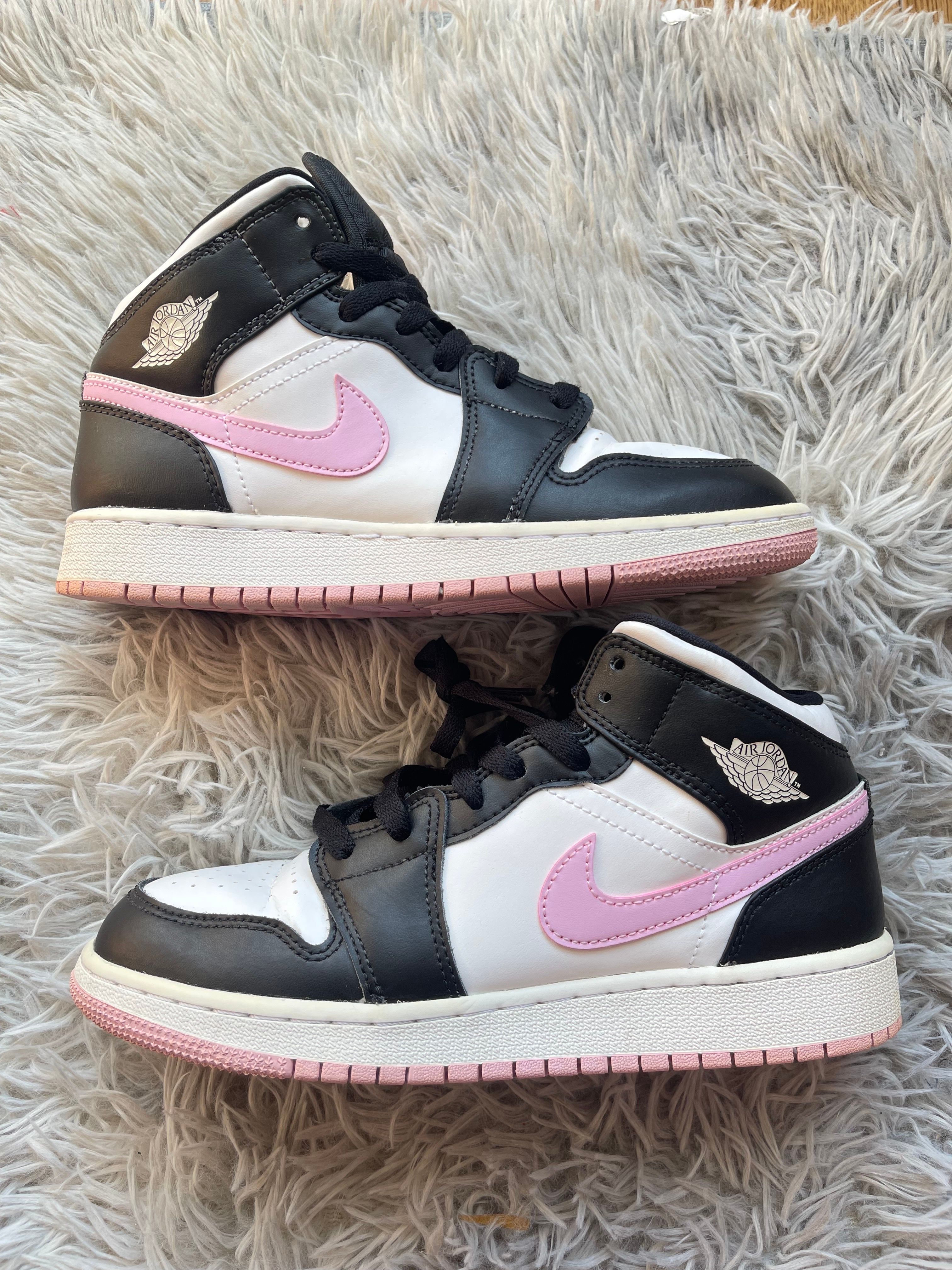 Nike GS Air Jordan 1 Mid "White/Black/Light Arctic Pink"