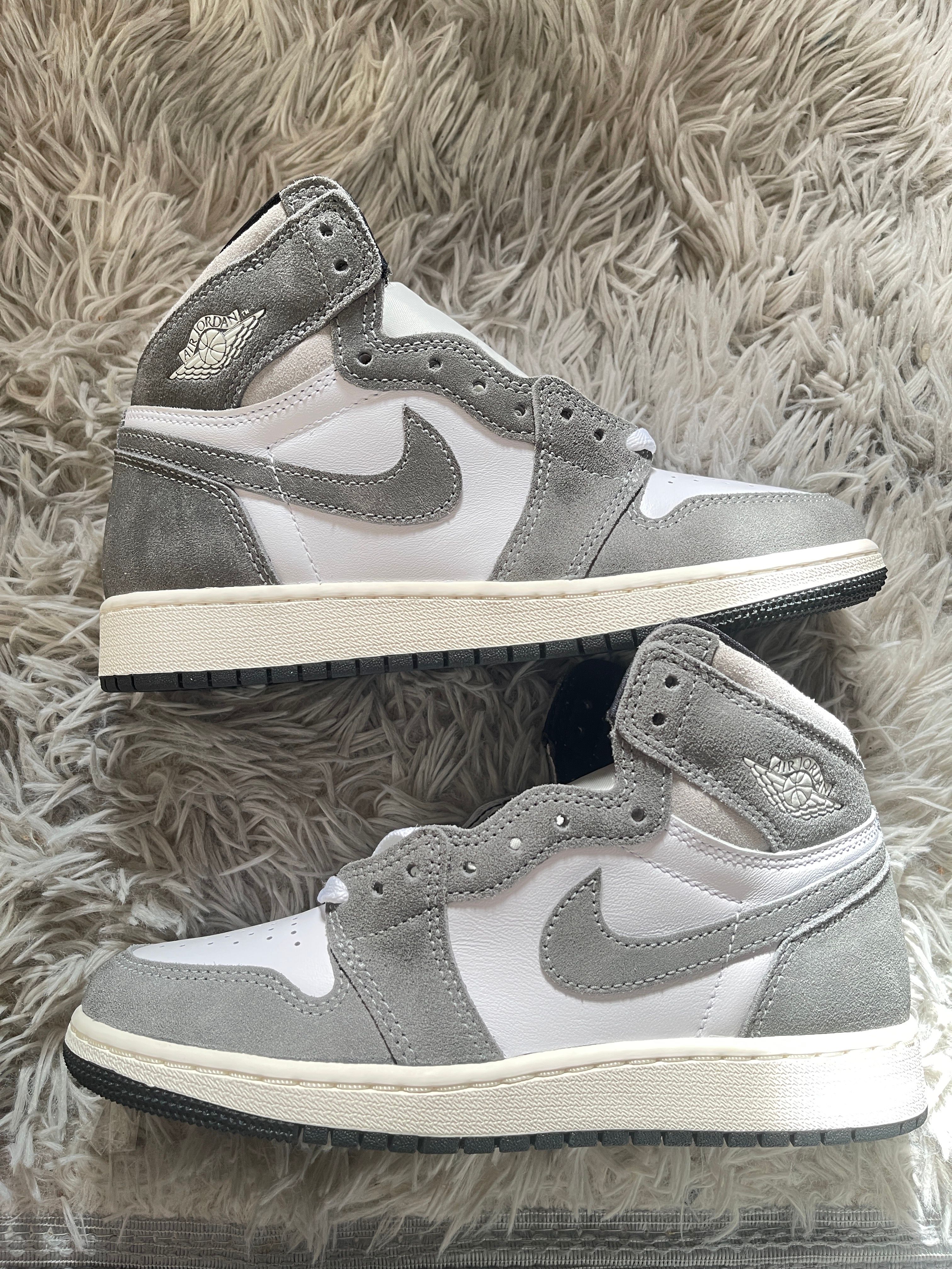 Nike GS Air Jordan 1 Retro High OG "Black and Smoke Grey"