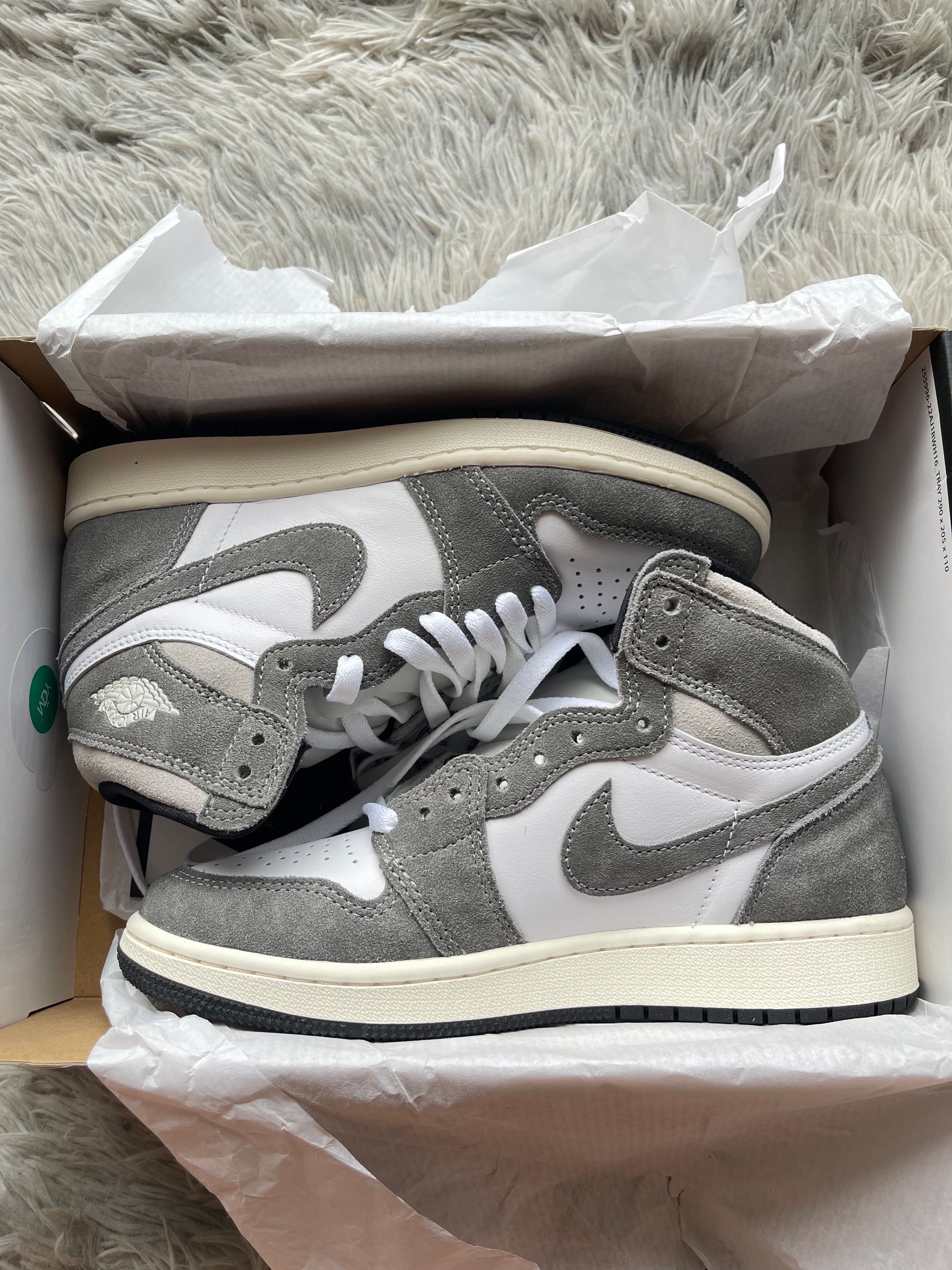 Nike GS Air Jordan 1 Retro High OG "Black and Smoke Grey"