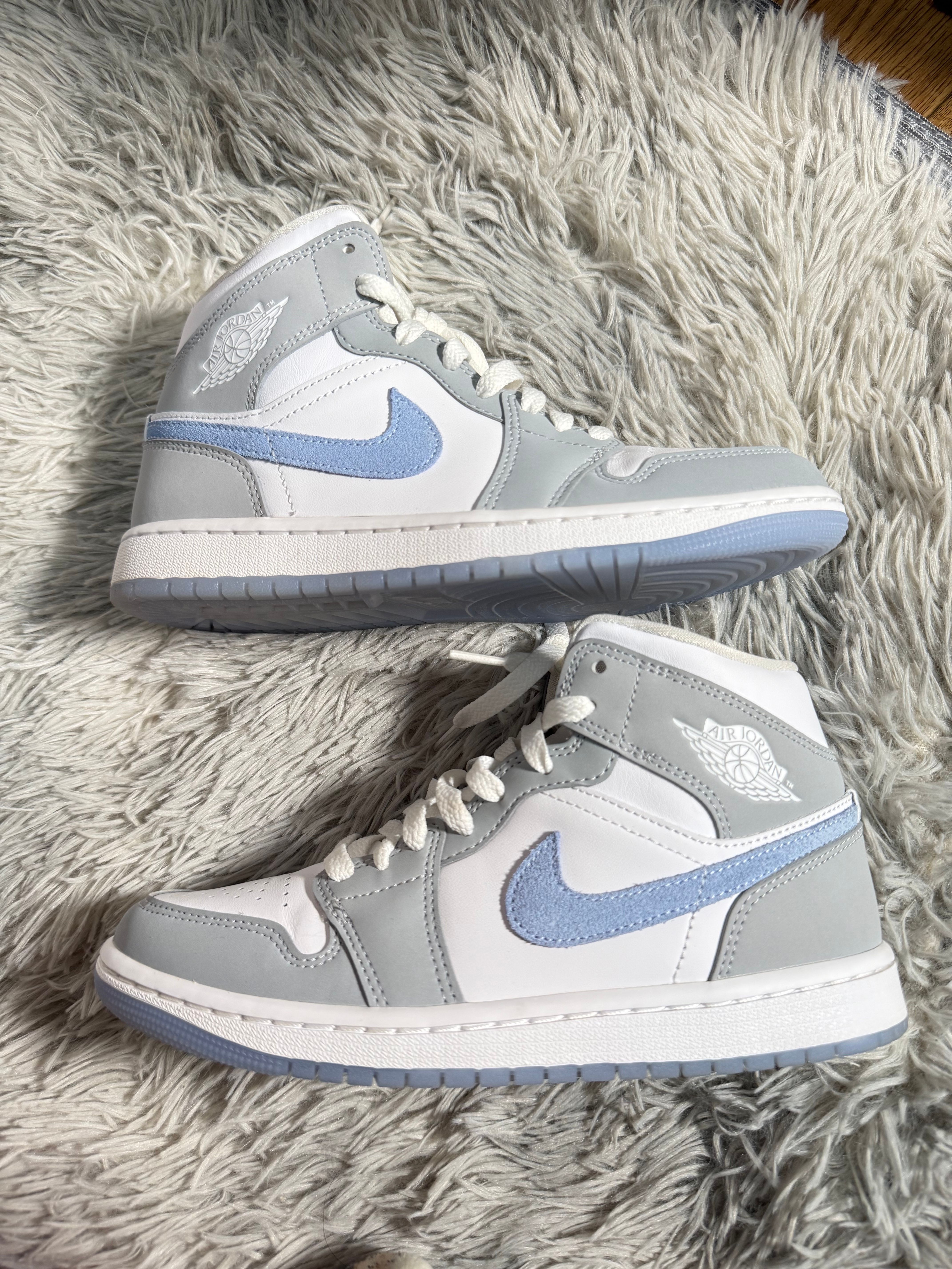 Nike Women's Air Jordan 1 Mid "Wolf Grey"
