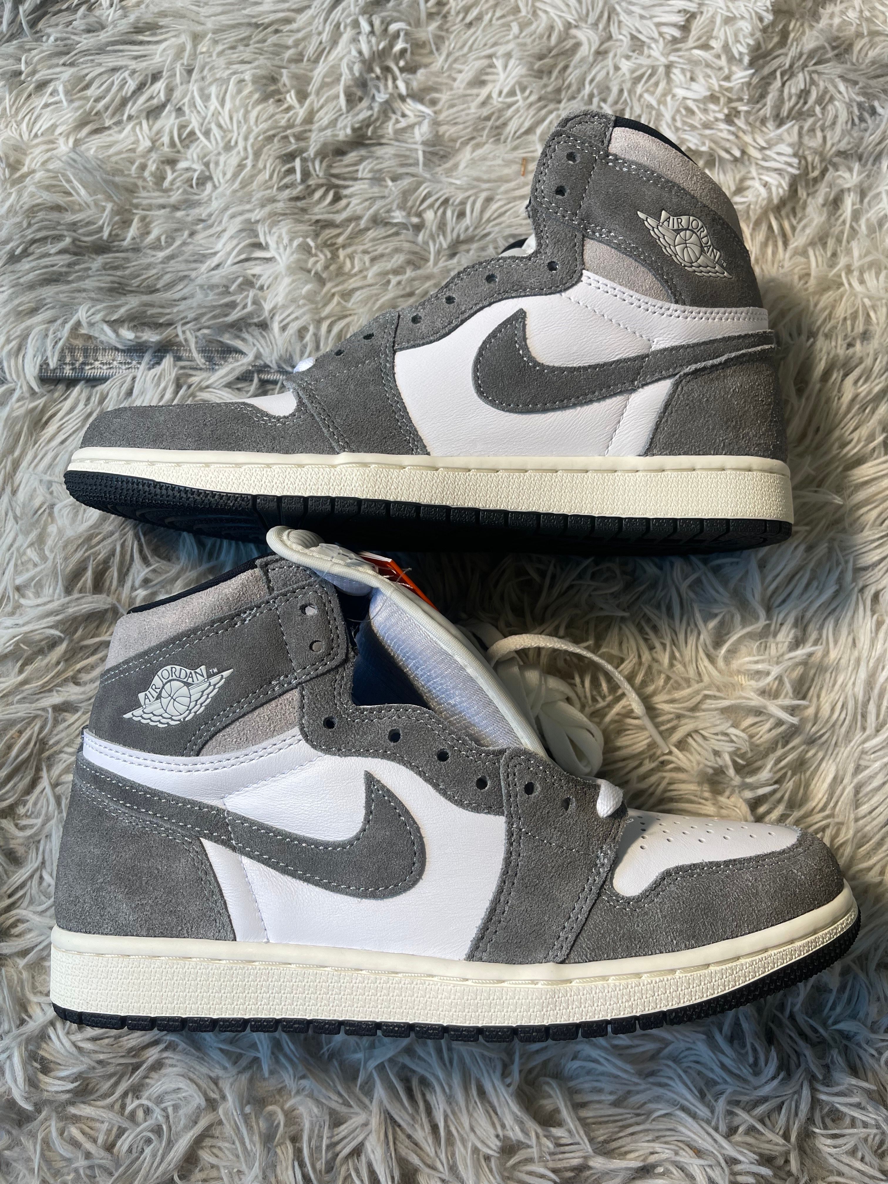 Nike Air Jordan 1 Retro High OG "Black and Smoke Grey"